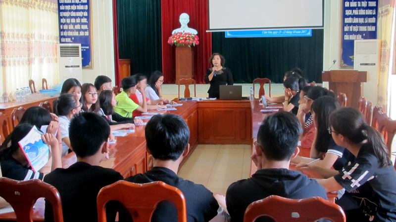 Buổi tập huấn kỹ năng sống cho thành viên CLB Quyền Trẻ em tại phường Cảm Sơn, TP Cẩm Phả.
