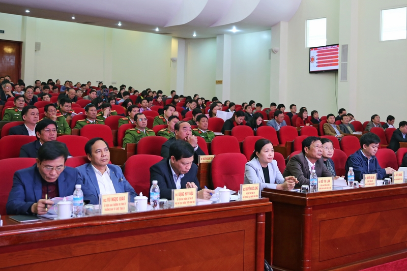 Các đại biểu tham dự hội nghị tại đầu cầu Quảng Ninh