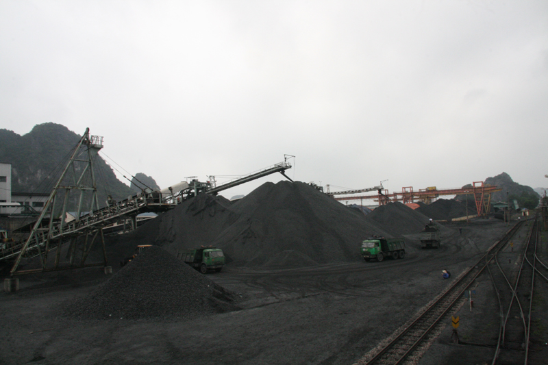 Việc sàng tuyển, chế biến than đã gây ảnh hưởng tới môi trường Hạ Long.