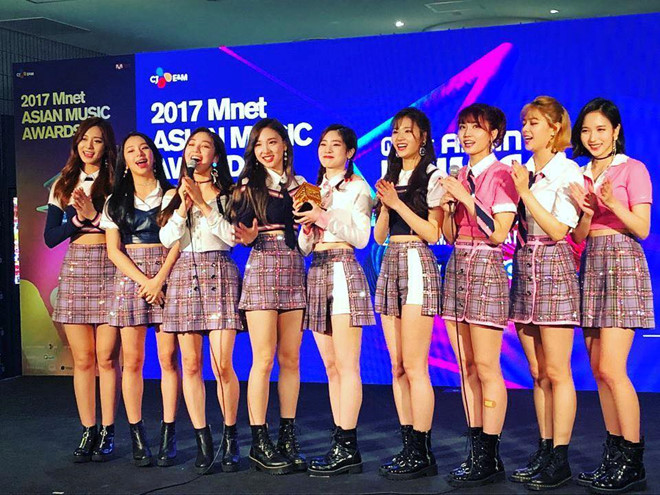  Twice hạnh phúc khi năm thứ 2 giành giải Song Of Year (Ca khúc của năm). Nhưng không chỉ có lời chúc mừng, nhóm còn nhận nhiều lời chỉ trích khi chiến thắng hạng mục này.