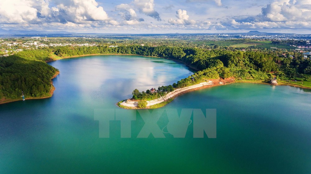 Biển Hồ, thắng cảnh du lịch nổi tiếng của thành phố Pleiku, tỉnh Gia Lai. (Ảnh: Nguyễn Hoài Nam/TTXVN)