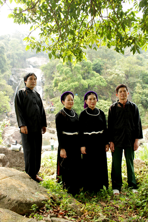 Các nghệ nhân Then nghi lễ ở Bình Liêu. Ảnh: La Lành (Trung tâm TT-VH huyện Bình Liêu)