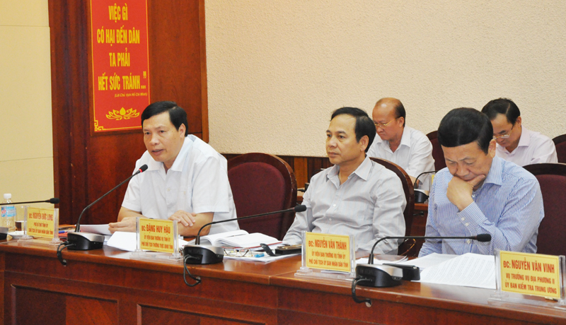 Đồng chí Nguyễn Đức Long, Phó Bí thư Tỉnh ủy, Chủ tịch UBND tỉnh tham gia ý kiến tại hội nghị