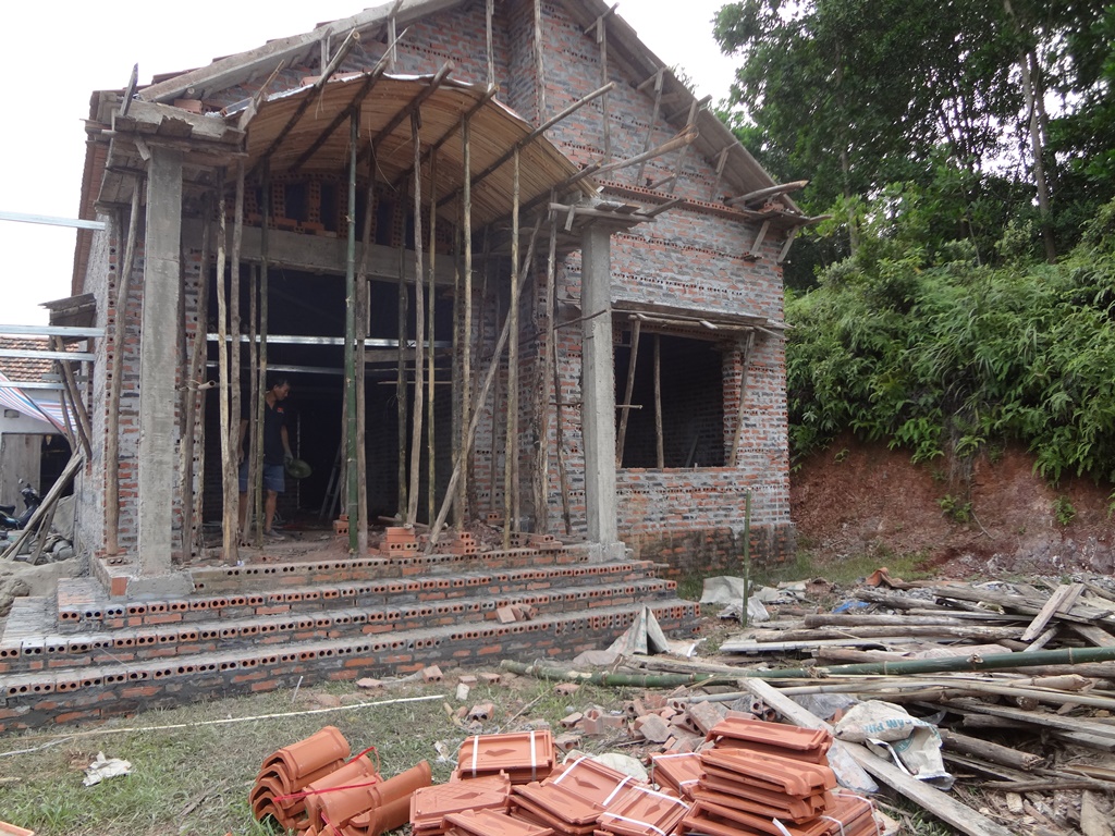 Ngôi nhà của anh Từ Văn Thiền (thôn Đồng Đá, xã Bình Dân) đang trong giai đoạn hoàn thiện