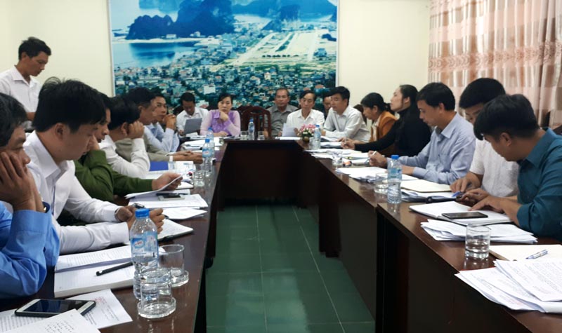 Thường trực HĐND huyện Vân Đồn tổ chức giám sát công tác vệ sinh môi trường và quản lý đô thi đối với UBND huyện năm 2017