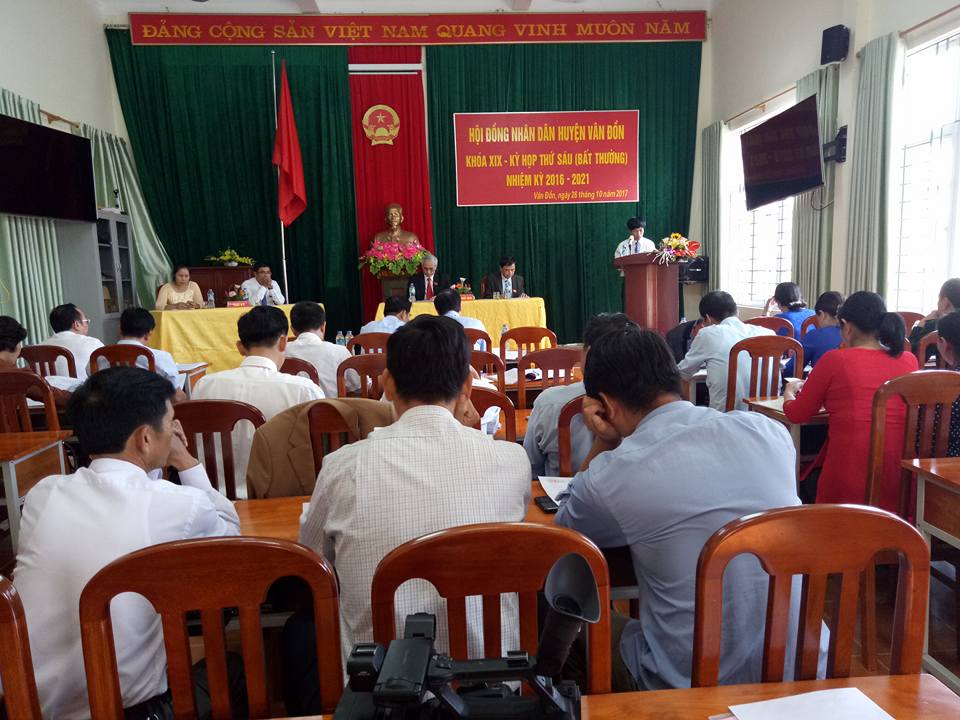 HĐND huyện Vân Đồn tổ chức kỳ họp thứ 6 để thông qua Nghị quyết về việc tán thành chủ trương thành lập đơn vị HC-KT đặc biệt Vân Đồn. Ảnh (Đỗ Hiền, Đài TTTH Vân Đồn)