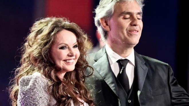 Cặp đôi song ca Andrea Bocelli và Sarah Brightman