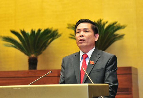 Bộ trưởng Bộ Giao thông vận tải Nguyễn Văn Thể báo cáo Quốc hội về dự án. Ảnh: VGP/Nhật Bắc