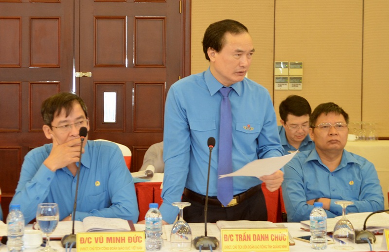 Đồng chí Trần Danh Chức, Chủ tịch LĐLĐ tỉnh Quảng Ninh tham gia thảo luận tại hội nghị.