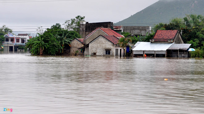 Nhiều địa phương bị ảnh hưởng, ngập lụt nặng nề và chia cắt do bão lũ.