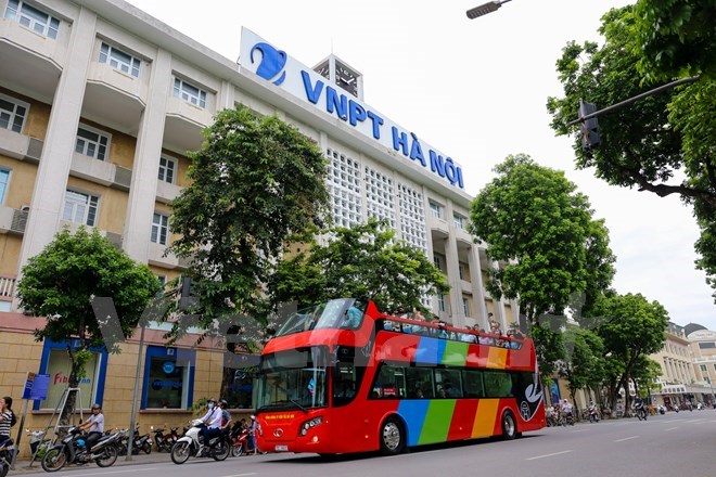 Chiếc xe buýt 2 tầng đầu tiên mang tên City Tour đã được chạy thử nghiệm trên đường phố Hà Nội. (Ảnh: Minh Sơn/Vietnam+)