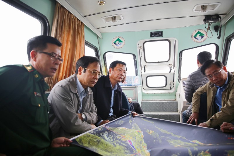 Đoàn công tác nghiên cứu bản đồ khu vực Vườn Quốc gia Bái Tử Long