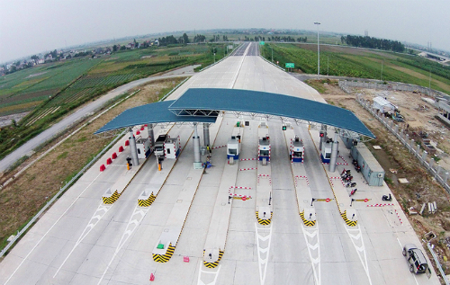 Cao tốc Hà Nội - Hải Phòng hiện là tuyến đường nhanh nhất để di chuyển về Hạ Long. Ảnh: Giang Huy.