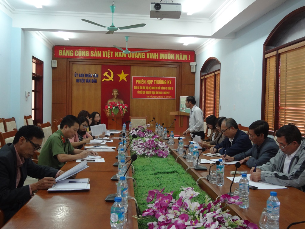 BCĐ công tác gia đình tỉnh làm việc với BCĐ công tác gia đình huyện Vân Đồn