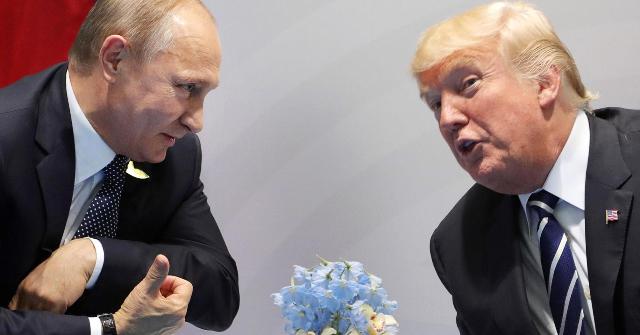 Tổng thống Nga Putin (trái) lần đầu có cuộc nói chuyện riêng với người đồng cấp Mỹ Trump tại Hội nghị Thượng đỉnh G20. Ảnh: CNBC