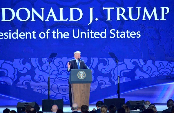 Tổng thống Donald Trump phát biểu tại Hội nghị Thượng đỉnh Doanh nghiệp APEC 2017.