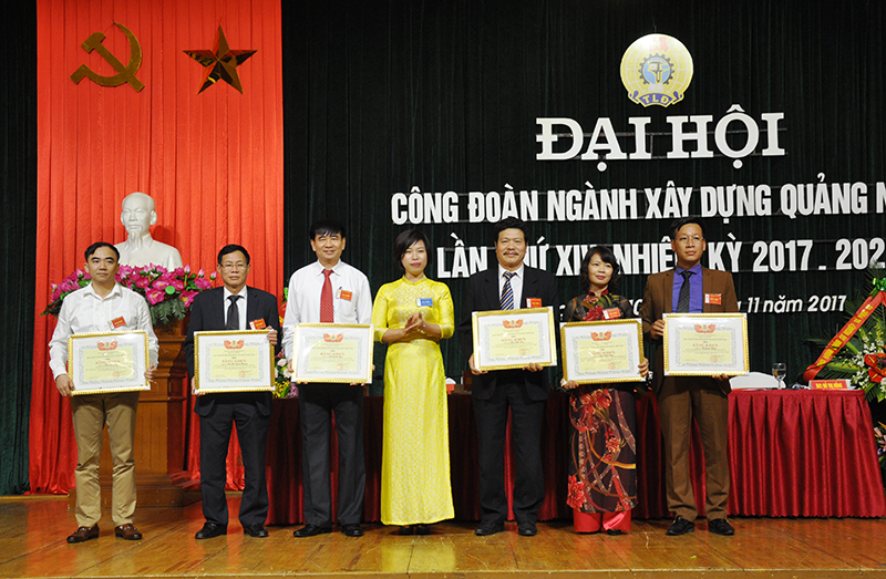 Các tập thể, cá nhân được tặng bằng khen của Công đoàn ngành Xây dựng Việt Nam.