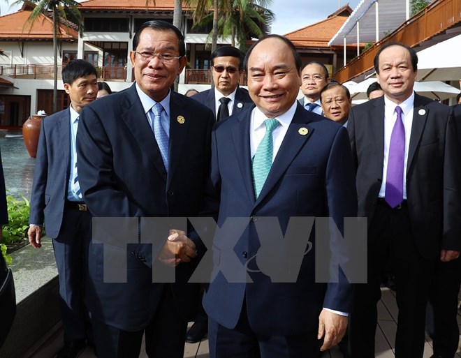 Thủ tướng Chính phủ Nguyễn Xuân Phúc làm việc với Thủ tướng Campuchia Samdech Techo Hun Sen. (Ảnh: TTXVN)