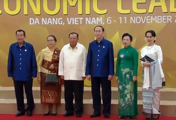 Theo đánh giá từ hội đồng xét chọn, mẫu trang phục APEC 2017 đảm bảo các yếu tố sang trọng, gần gũi, thể hiện truyền thống, tinh hoa dân tộc. Thiết kế được đánh giá như một sứ giả văn hóa, chuyển tải thông điệp về truyền thống đất nước, con người Việt Nam
