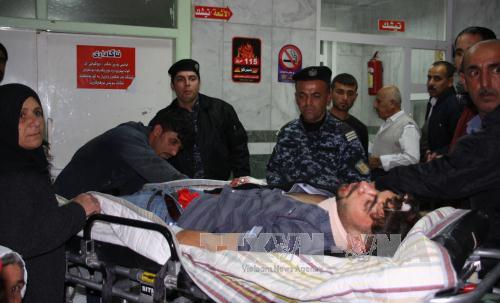 Một nạn nhân trận động đất được điều trị tại bệnh viện ở Sulaimaniyah ngày 12/11. Ảnh: AFP/TTXVN