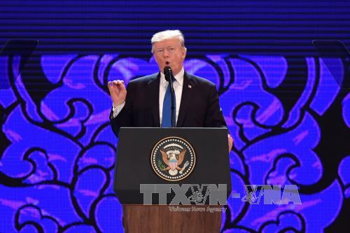 Tổng thống Mỹ Donald Trump phát biểu tại Hội nghị cấp cao doanh nghiệp APEC ở Đà Nẵng, Việt Nam ngày 10/11. Ảnh: AFP/TTXVN