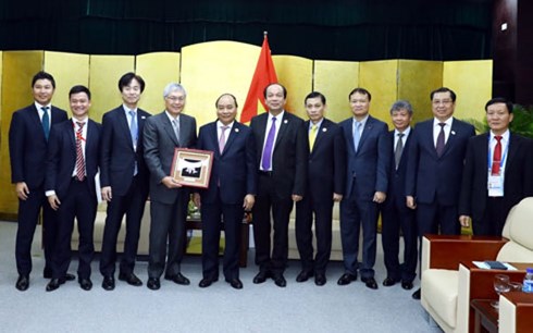 Thủ tướng Nguyễn Xuân Phúc tiếp lãnh đạo các tập đoàn lớn dự APEC. (Ảnh: TTXVN)