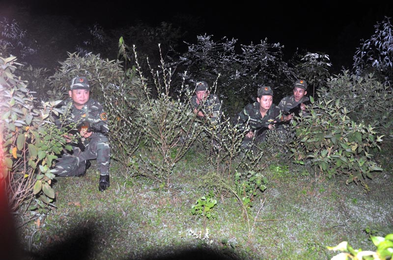 Không quản đêm đông, lạnh giá, tuổi trẻ Đồn Biên phòng Bắc Sơn thường xuyên tổ chức lực lượng ngăn chặn các loại tội phạm trên địa bàn đơn vị phụ trách. Ảnh: Quang Minh.
