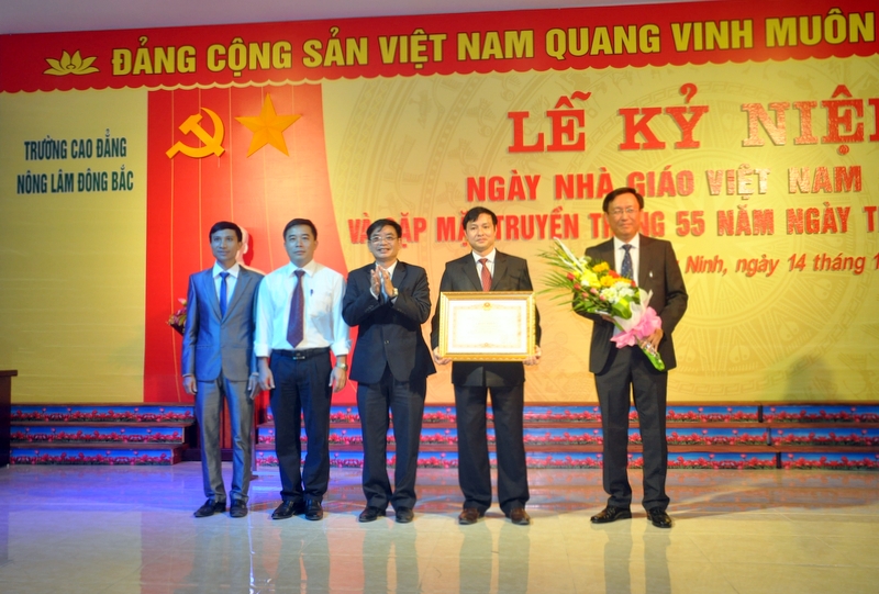 Trường cao đẳng Nông Lâm Đông Bắc vinh dự nhận Bằng khen của Thủ tướng Chính phủ vì những thành tích và đóng góp cho sự nghiệp xây dựng và bảo vệ tổ quốc giai đoạn 2011-2015.