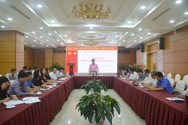 Đồng chí Phạm Hồng Cẩm, Phó trưởng Ban Thường trực Ban Tuyên giáo Tỉnh ủy phát biểu kết luận hội nghị