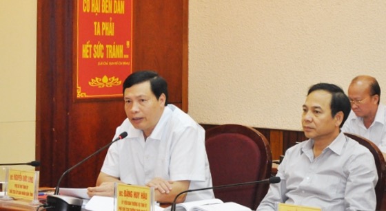 Đồng chí Nguyễn Đức Long, Phó Bí thư Tỉnh ủy, Chủ tịch UBND tỉnh phát biểu tại cuộc họp.