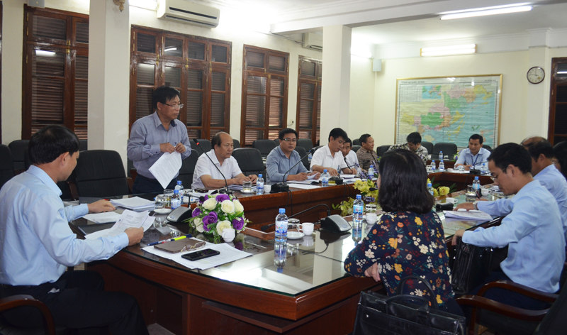 Đồng chí Nguyễn Hữu Giang, Giám đốc Sở NN&PTNT báo cáo kết quả một số hoạt động của ngành