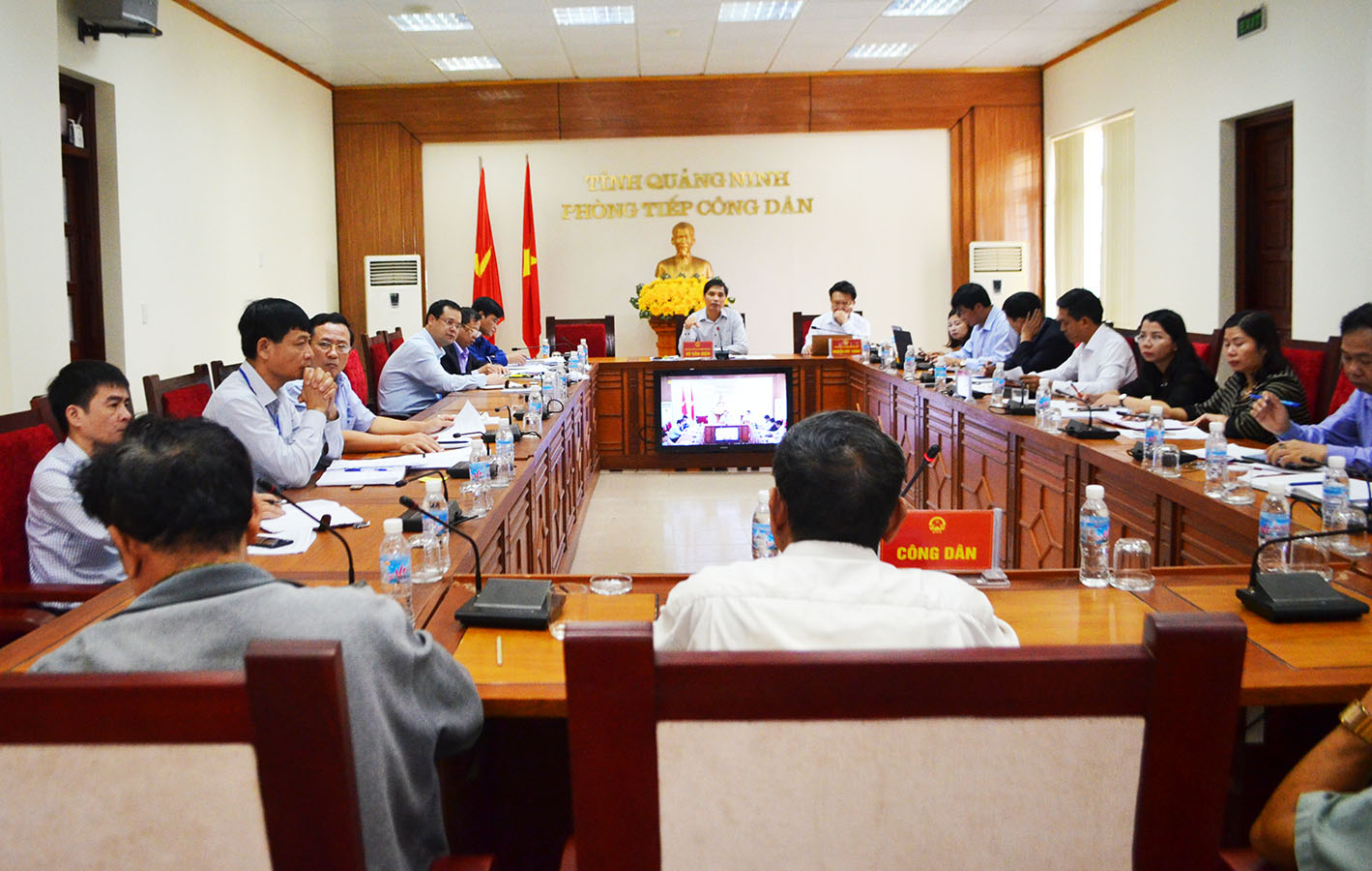 Đồng chí Vũ Văn Diện, Phó Chủ tịch UBND tỉnh chủ trì buổi tiếp công dân
