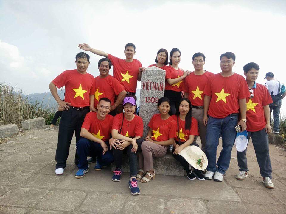 Nhiều du khách trong và ngoài huyện đã đến thăm quan cột mốc biên giới trên địa bàn huyện Bình Liêu 