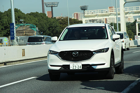 Mazda CX-5 thế hệ mới trên đường phố Nhật Bản. Mẫu xe này sắp ra mắt Việt Nam trong tháng 11/2017. 
