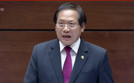 Bộ trưởng Bộ Thông tin và Truyền thông Trương Minh Tuấn trả lời tại phiên chất vấn. (Ảnh: TH)