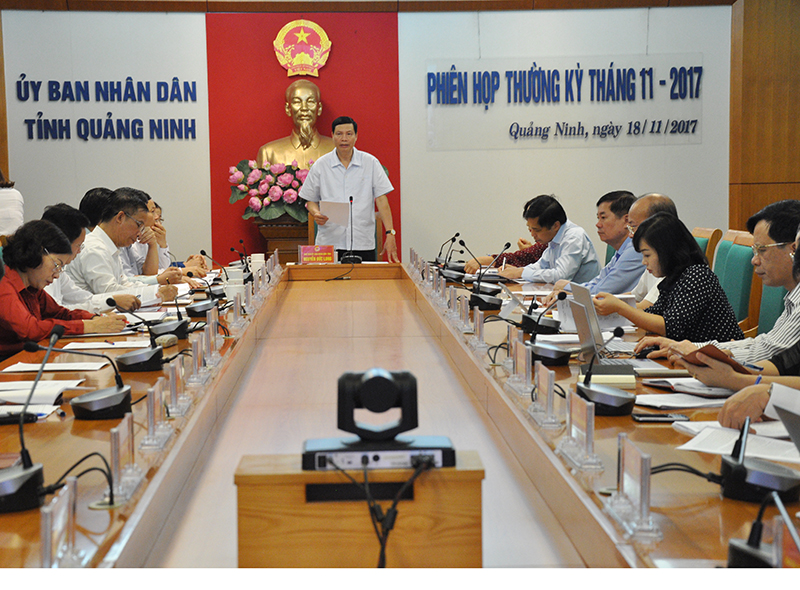 Chủ tịch UBND tỉnh Nguyễn Đức Long phát biểu chỉ đạo tại phiên họp.