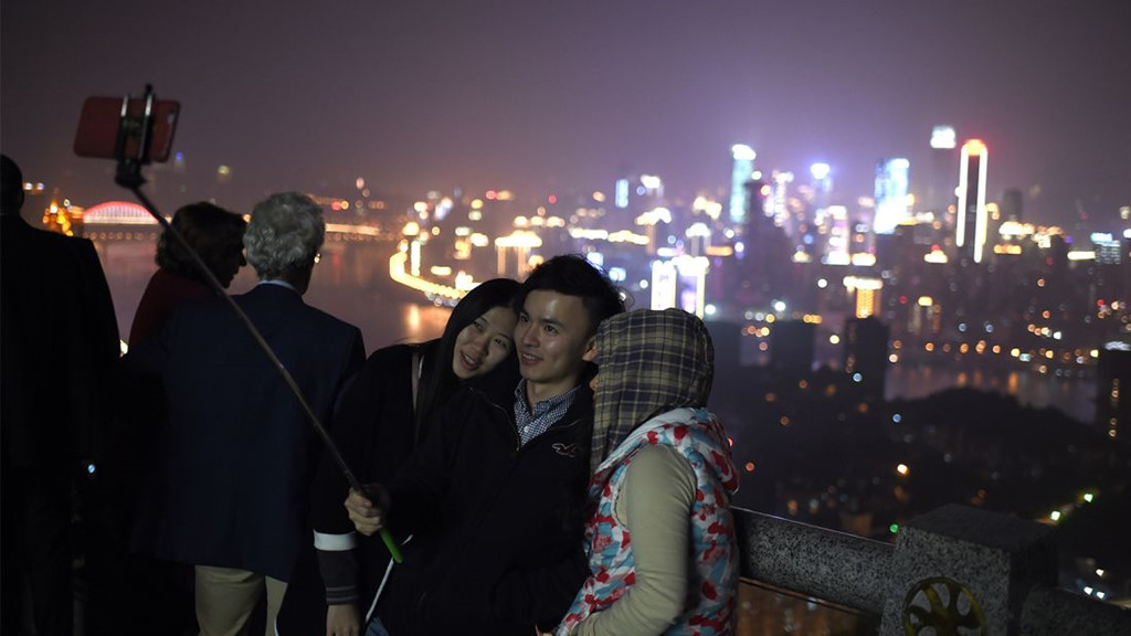 Trùng Khánh trước đây thuộc tỉnh Tứ Xuyên, nhưng hiện nay là một trong 4 thành phố trực thuộc trung ương của Trung Quốc với dân số khoảng 30 triệu người. 3 thành phố trực thuộc trung ương còn lại là Bắc Kinh, Thượng Hải và Thiên Tân. Ảnh: Stephane De Sakutin/AFP/Getty Images.