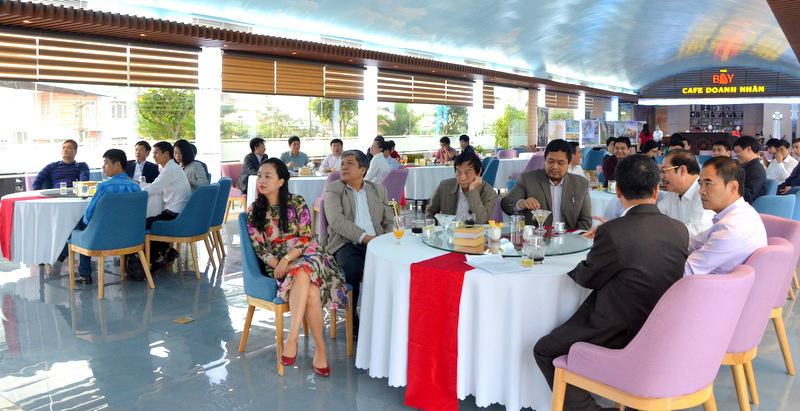 Quang cảnh buổi Cafe đối thoại về chủ đề các KKT,KCN do Ban quản lý KTT và Hiệp hội doanh nghiệp tỉnh tổ chức