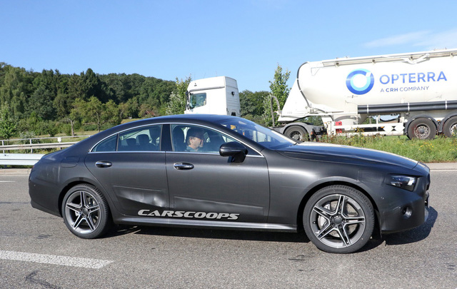 Mercedes-Benz CLS 2019 trên đường thử. Ảnh: Carscoops.