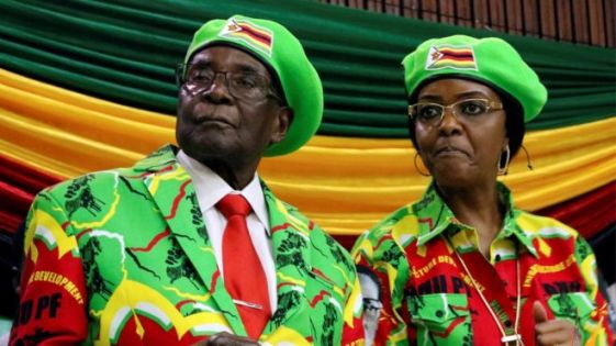 Tổng thống Zimbabwe Robert Mugabe và Phu nhân Grace Mugabe. Ảnh: Reuters