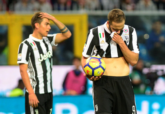  Sự thất vọng của các cầu thủ Juventus sau thất bại trước Sampdoria. Ảnh: REUTERS