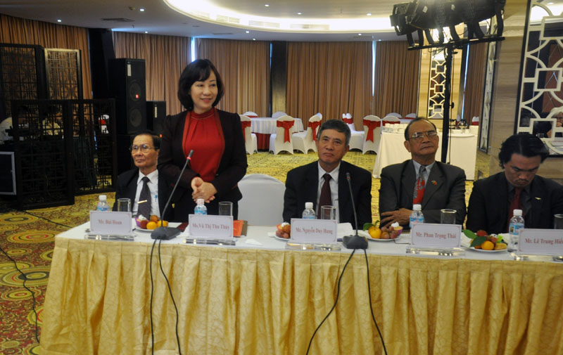Đồng chí Vũ Thị Thu Thủy, Phó Chủ tịch UBND tỉnh phát biểu tại hội nghị