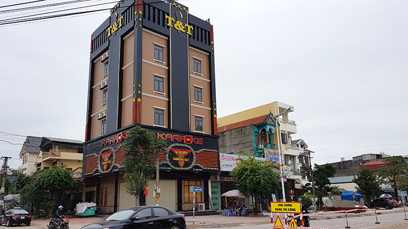 KaraOke T&T khu Hồng Hà, phường Ninh Dương là cơ sở kinh doanh lớn nhất trong 62 cơ sở bị đình chỉ hoạt động.