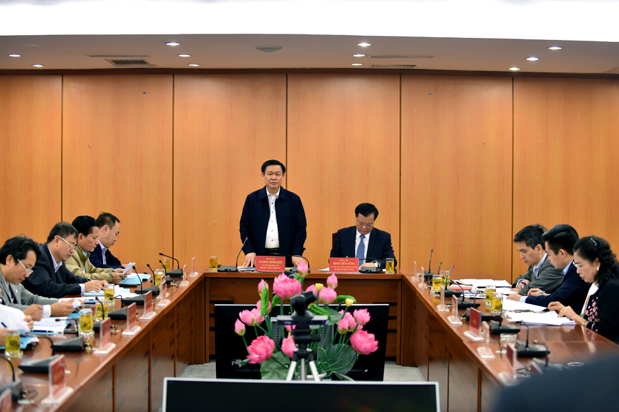 Phó Thủ tướng Chính phủ Vương Đình Huệ khảo sát tại Bộ Tài chính về các giải pháp tạo nguồn thực hiện điều chỉnh chính sách tiền lương.