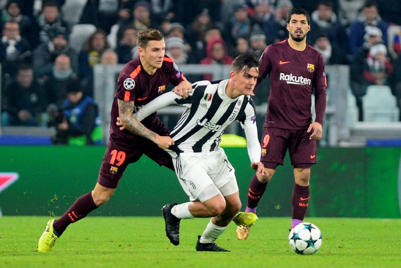  Một pha tranh bóng trong trận Barcelona hòa Juventus 0-0. Ảnh: REUTERS