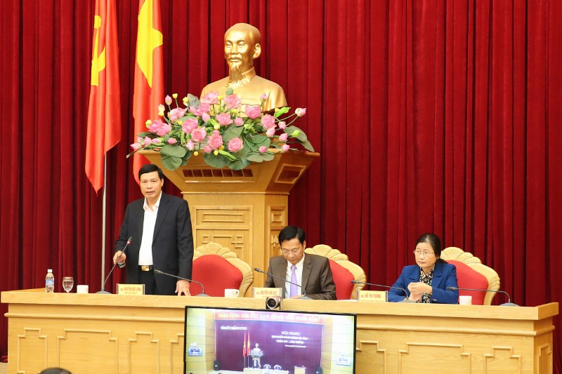 Đồng chí Nguyễn Đức Long, Phó Bí thư Tỉnh ủy, Chủ tịch UBND tỉnh điều hành thảo luận tại Hội nghị. 