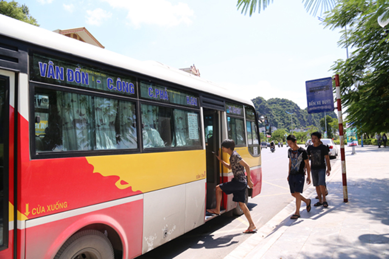  Nhiều tuyến xe buýt của Công ty CP buýt Vân Đồn cũng từng bước nâng cao chất lượng dịch vụ, đón trả khách đúng điểm