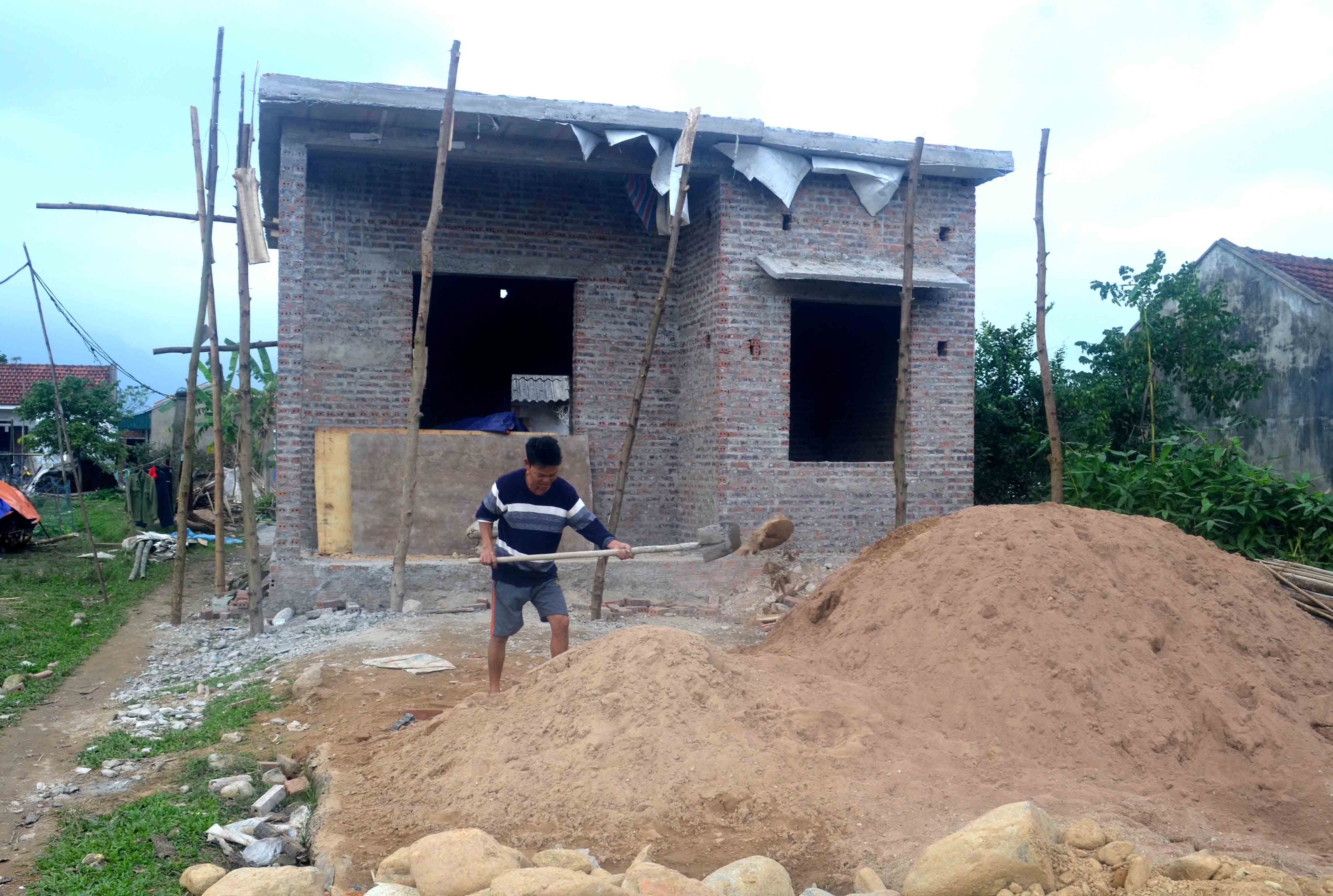Anh Phùn A Hà, thôn Thanh Sơn, xã Quảng Lợi sau khi xong nhà sẽ phấn đấu thành hộ khá, quyết không tái nghèo