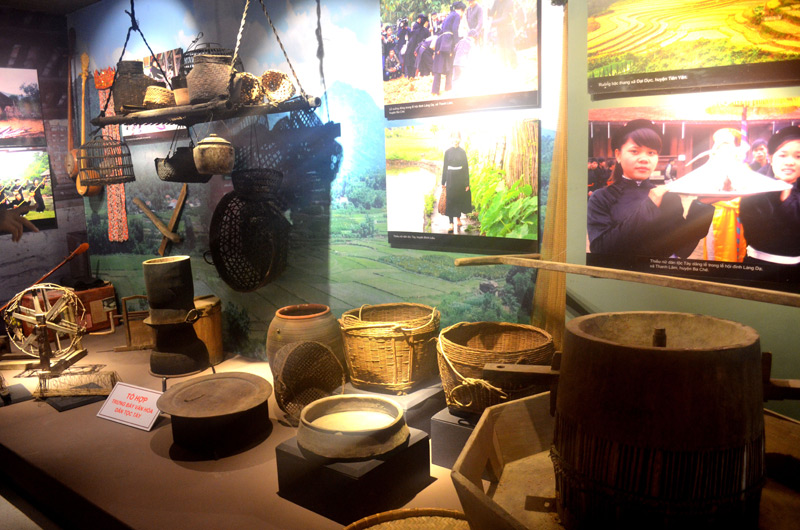 Công cụ lao động sinh hoạt người Tày trưng bày ở phòng trưng bày văn hóa các dân tộc ở Trung tâm