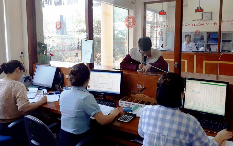 Khu vực thanh toán BHYT tại Trung tâm y tế huyện Hoành Bồ.
